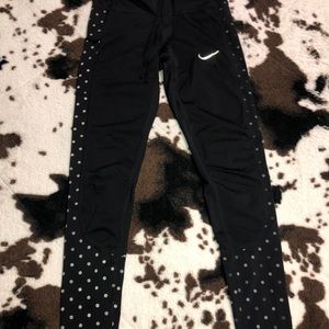 nike leggings with side and back pocket